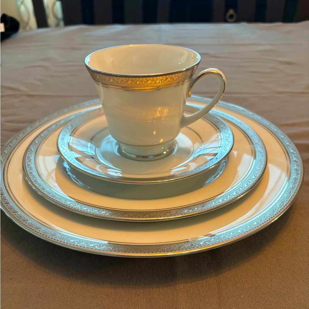 Noritake Crestwood Platinum 5pc Place Setting